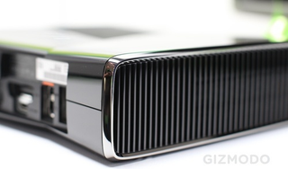 Illustration for article titled The New Xbox 360 in Person: So Glossy It Hurts